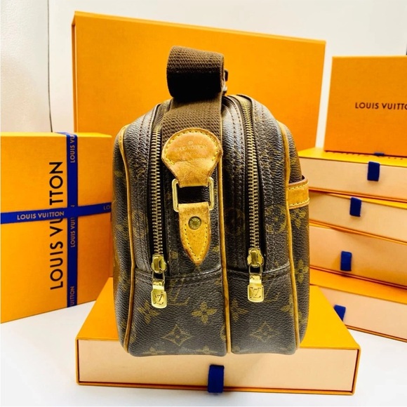 Louis Vuitton Brown Monogram Messenger Bag Unisex - Picture 3 of 9